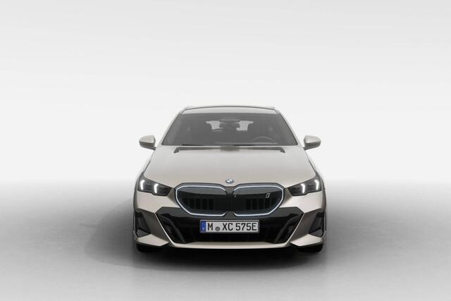 BMW i5 Touring eDrive40 M Sport Edition | M Sport Pro | Innovation Pack | Travel Pack