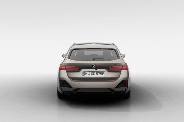 BMW i5 Touring eDrive40 M Sport Edition | M Sport Pro | Innovation Pack | Travel Pack