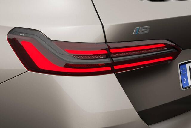 BMW i5 Touring eDrive40 M Sport Edition | M Sport Pro | Innovation Pack | Travel Pack