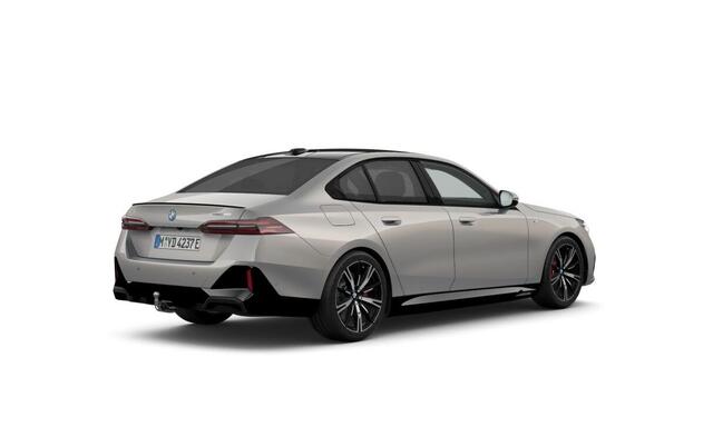 BMW i5 eDrive40 Sedan M Sport Edition | M Sportpakket Pro | Innovation Pack | Comfort Pack | Travel Pack