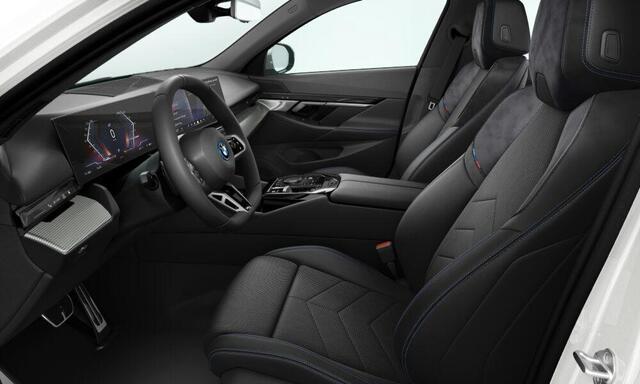 BMW i5 eDrive40 84 kWh M Sport - Trekhaak - Elektrisch verwarmde voorstoelen - Ambiance verlichting - Parking/Driving assistant - Akoestische voetgangersbescherming - Adaptieve LED koplampen - Stuurwielrandverwarming -