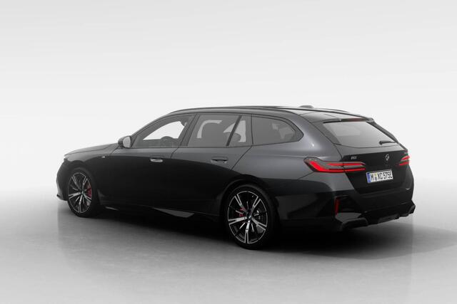 BMW i5 Touring eDrive40 M Sport Edition | M Sport Pro | Comfort Pack | Glazen Panoramadak