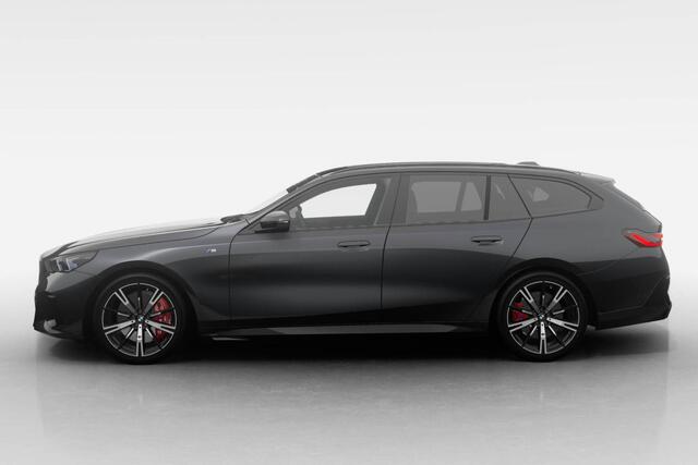 BMW i5 Touring eDrive40 M Sport Edition | M Sport Pro | Comfort Pack | Glazen Panoramadak
