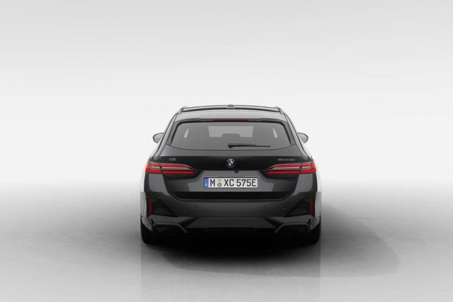 BMW i5 Touring eDrive40 M Sport Edition | M Sport Pro | Comfort Pack | Glazen Panoramadak