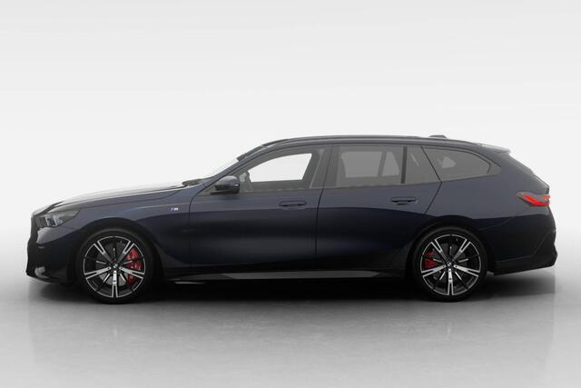 BMW i5 Touring eDrive40 M Sport Edition | M Sport Pro | Comfort Pack | Glazen Panoramadak