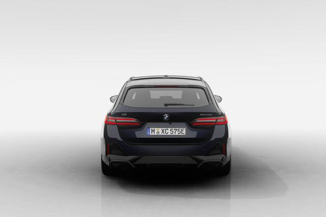 BMW i5 Touring eDrive40 M Sport Edition | M Sport Pro | Comfort Pack | Glazen Panoramadak