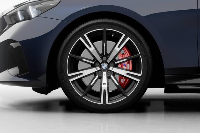 BMW i5 Touring eDrive40 M Sport Edition | M Sport Pro | Comfort Pack | Glazen Panoramadak