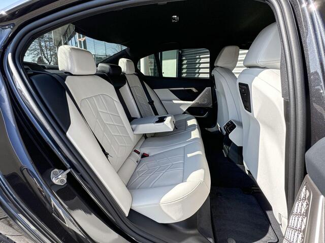BMW i5 eDrive40