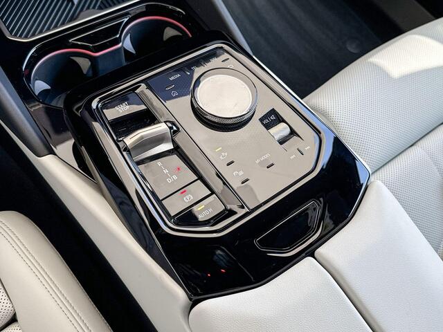 BMW i5 eDrive40