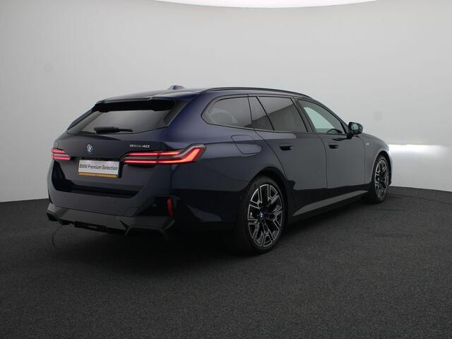 BMW i5 Touring eDrive40 M Sport Edition | Innovation Pack | Travel Pack | Comfort Pack | Stuurwielrand Verwarmd | Trekhaak | Panoramadak | Stoelventilatie | Driving Assistant Professional | Bowers & Wilkins | 20''
