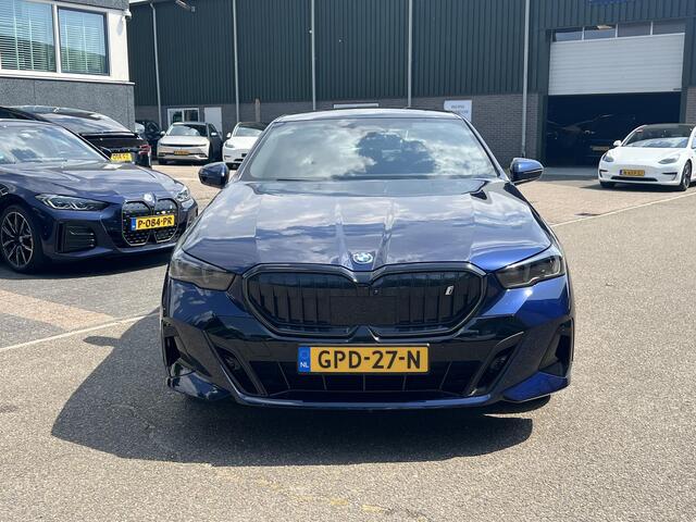 BMW i5 eDrive40 84 kWh ORIG. NL. NAP KM. | MEGA VOL | M-SPORTPAKKET | PANO | HARMAN&KARDON