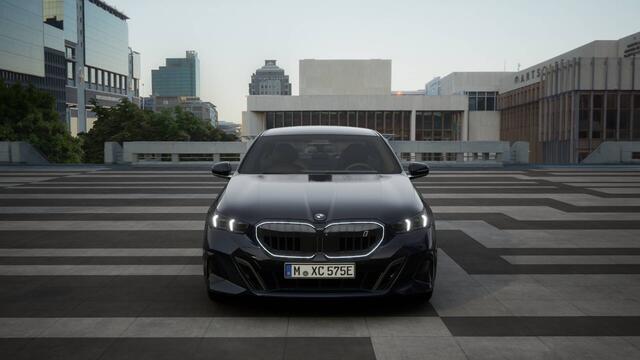 BMW i5 eDrive40 M Sport / Bowers & Wilkins / Adaptieve LED / Comfort Access / Stoelventilatie / Parking Assistant Plus / Stuurverwarming