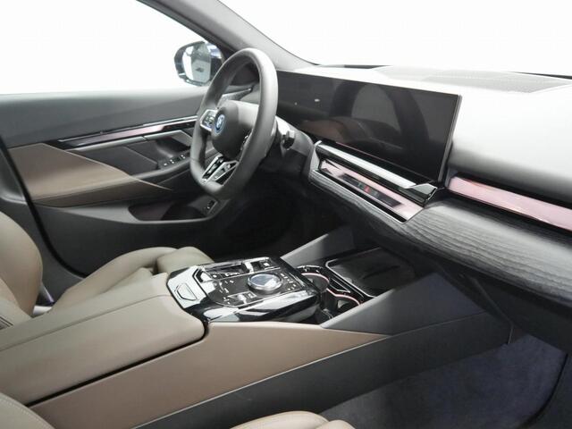 BMW i5 Touring eDrive40 M-Sport Pro - Onderstel Prof - Bowers & Wilkins - Trekhaak - Pano