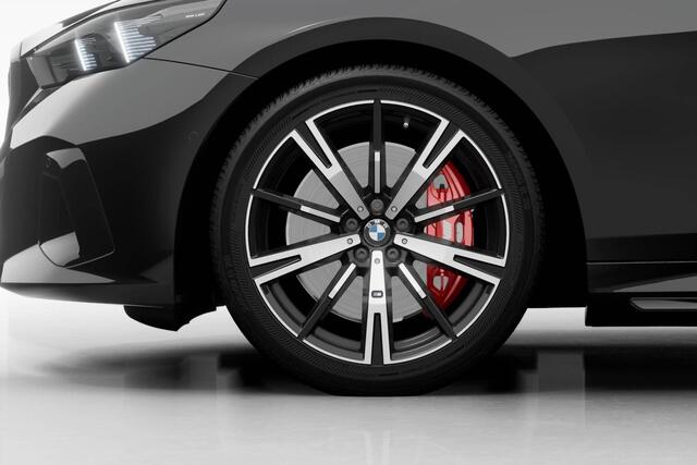 BMW i5 Sedan eDrive40 M Sport Edition | M Sport Pro | Innovation Pack | Travel Pack | Comfort Pack | Trekhaak