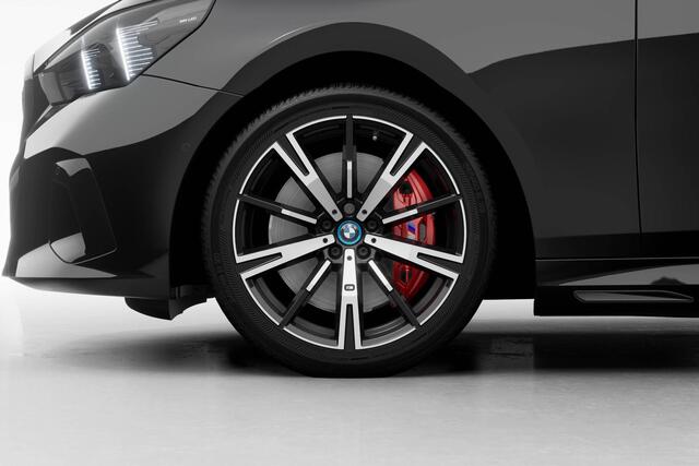 BMW i5 Touring eDrive40 M Sport Edition | M Sport Pro | Innovation Pack | Travel Pack | Comfort Pack | Showroomvoordeel