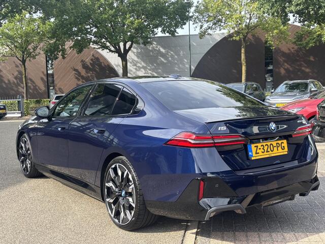 BMW i5 eDrive40 84 kWh M SPORT VAN: 63.900,- VOOR: 58.877,- UW HERFSTVOORDEEL: 5.023,- | MEGA VOL | ORIG. NL | BTW VERREKENBAAR | t/m 05-2027 FABRIEKSGARANTIE