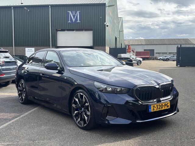 BMW i5 eDrive40 84 kWh M SPORT VAN: 63.900,- VOOR: 58.877,- UW HERFSTVOORDEEL: 5.023,- | MEGA VOL | ORIG. NL | BTW VERREKENBAAR | t/m 05-2027 FABRIEKSGARANTIE