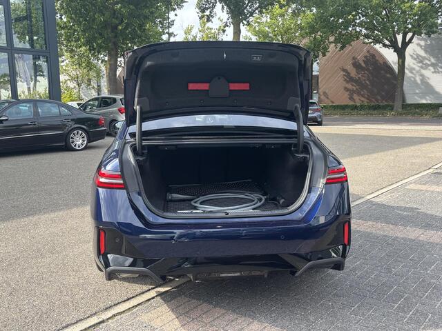 BMW i5 eDrive40 84 kWh M SPORT VAN: 63.900,- VOOR: 58.877,- UW HERFSTVOORDEEL: 5.023,- | MEGA VOL | ORIG. NL | BTW VERREKENBAAR | t/m 05-2027 FABRIEKSGARANTIE