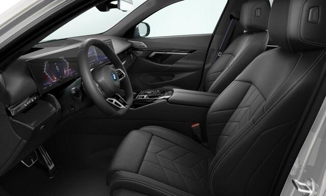 BMW i5 Sedan eDrive40 M Sportpakket Pro | Innovation Pack | Comfort Pack | Travel Pack | Iconic Glow