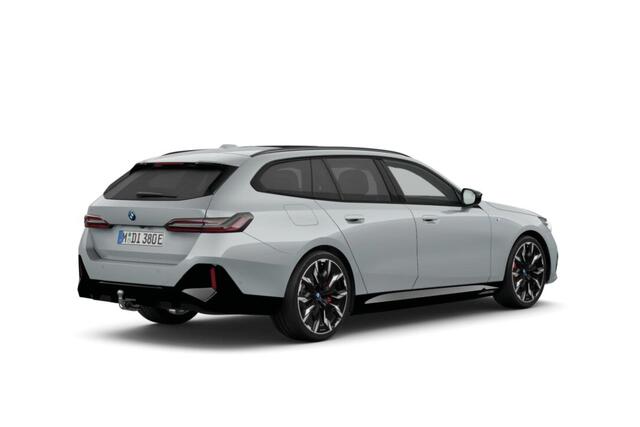 BMW i5 Touring M60 xDrive | M Sport Pro | Innovation Pack | Travel Pack | Comfort Pack | VPLD