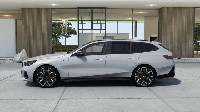 BMW i5 Touring M60 xDrive | M Sport Pro | Innovation Pack | Travel Pack | Comfort Pack | VPLD
