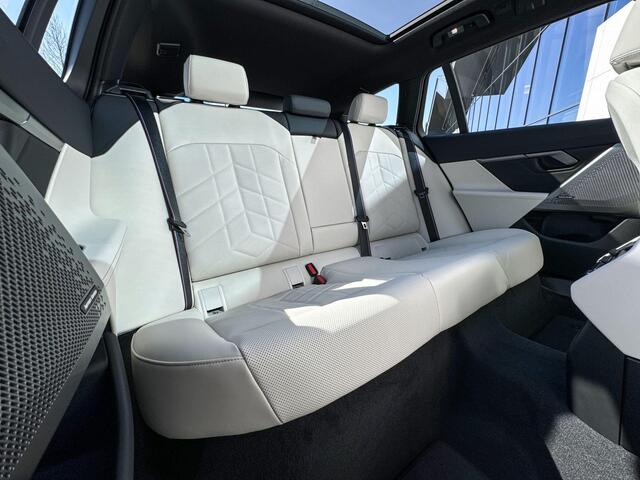 BMW i5 Touring eDrive40 M Sport Edition | M Sport Pro | Innovation Pack | Travel Pack | Comfort Pack | Showroomvoordeel