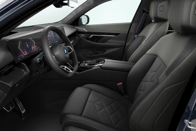 BMW i5 Touring xDrive40 M Sportpakket Pro / Innovation Pack / Travel Pack / Comfort Pack / Panoramadak / Bowers & Wilkins