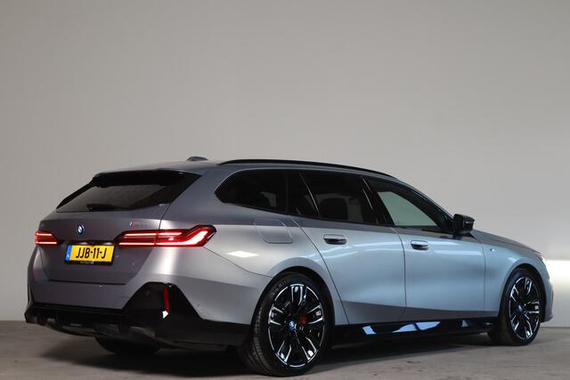 BMW i5 Touring M60 xDrive M-Sport Carbon I Elek.Trekhaak I Stoel Vent.
