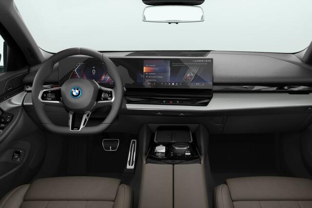 BMW i5 Sedan eDrive40 M Sport Edition 84 kWh | M Sportpakket | Travel Pack | Comfort Pack