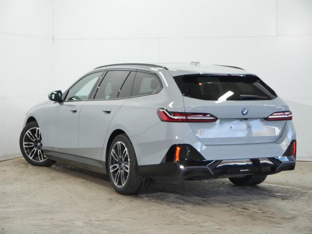 BMW i5 Touring eDrive40 84 kWh | M-Sport | Panorama | CoPilot | Bowers & Wilkins | Trekhaak | Verwacht eind Nov.