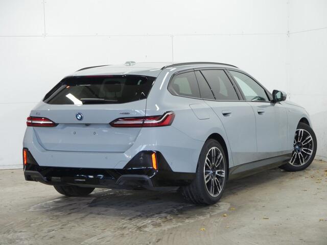 BMW i5 Touring eDrive40 84 kWh | M-Sport | Panorama | CoPilot | Bowers & Wilkins | Trekhaak | Verwacht eind Nov.