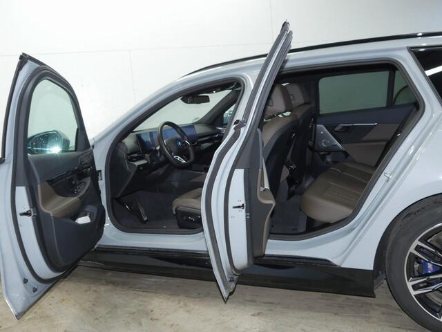 BMW i5 Touring eDrive40 84 kWh | M-Sport | Panorama | CoPilot | Bowers & Wilkins | Trekhaak | Verwacht eind Nov.