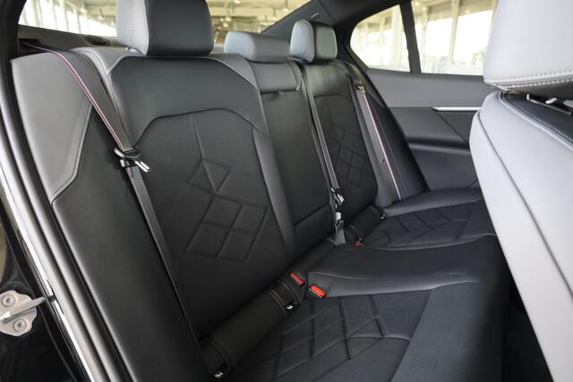 BMW i5 M60 xDrive | M Sportpakket Pro | Innovation Pack | Travel Pack | Comfort Pack