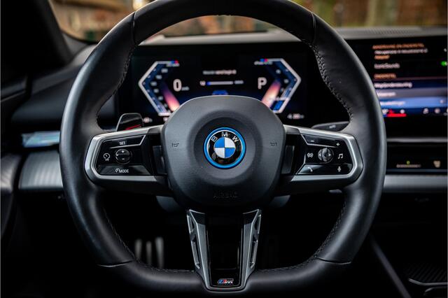 BMW i5 xDrive40 84 kWh 4WD M Sport Pro Panorama 20" HUD ACC Trekhaak