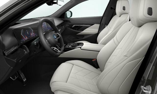 BMW i5 Touring eDrive40 M Sport Edition 84 kWh Trekhaak - Panoramadak - Parking/Driving Professional - Comfort Pack - Harman Kardon - Head up - Comfort Acces - Stuurwielrandverwarming - Active Guard -