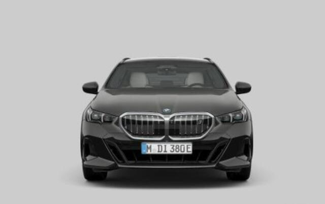 BMW i5 Touring eDrive40 M Sport Edition 84 kWh Trekhaak - Panoramadak - Parking/Driving Professional - Comfort Pack - Harman Kardon - Head up - Comfort Acces - Stuurwielrandverwarming - Active Guard -