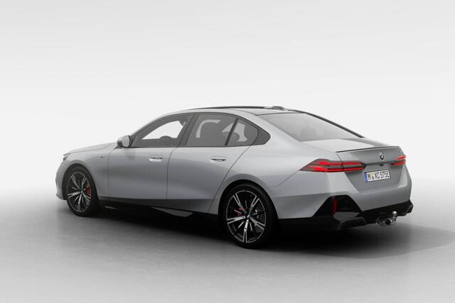 BMW i5 Sedan xDrive40 | M Sport Pro | Travel Pack | Comfort Pack | Trekhaak met elektrisch wegklapbare kogel | Showroomvoordeel