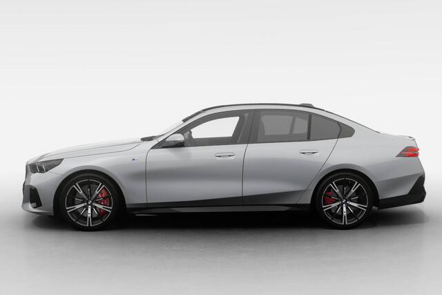 BMW i5 Sedan xDrive40 | M Sport Pro | Travel Pack | Comfort Pack | Trekhaak met elektrisch wegklapbare kogel | Showroomvoordeel