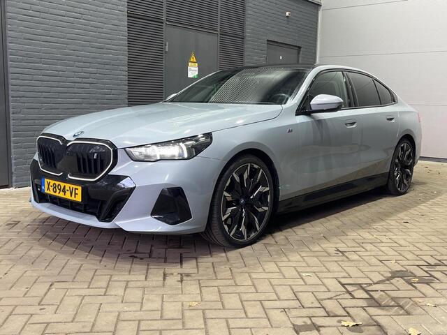 BMW i5 eDrive40 84 kWh | M-Sport Pakket Pro | Panoramadak | Leder | 360° Camera | Head-Up | harman/kardon