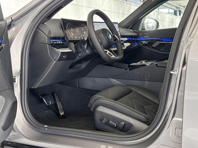 BMW i5 Touring xDrive40 84 kWh | M Sportpakket Pro | Innovation Pack | Comfort Pack