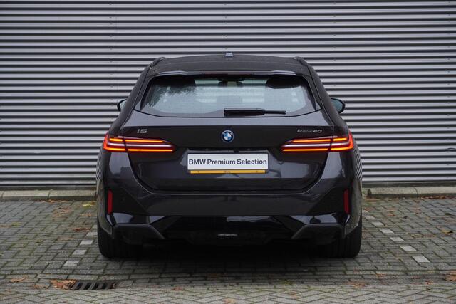 BMW i5 Touring eDrive40 M Sportpakket | Trekhaak met elektrisch wegklapbare kogel | Driving Assistant Plus | Parking Assistant | Alarmsysteem klasse 3