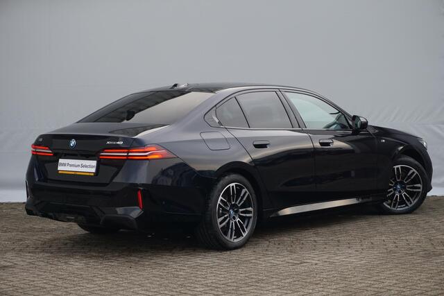 BMW i5 xDrive40 M Sportpakket 19'' / Panoramadak / Harman Kardon / Parking Assistant Plus / Trekhaak