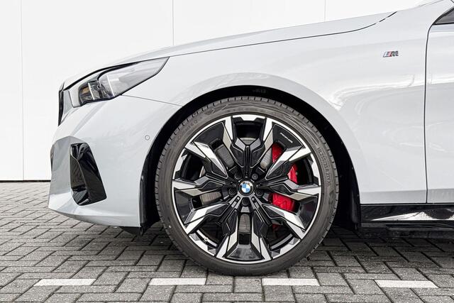 BMW i5 Touring M60 xDrive 84 kWh | Innovation Pack | M Sport | Trekhaak