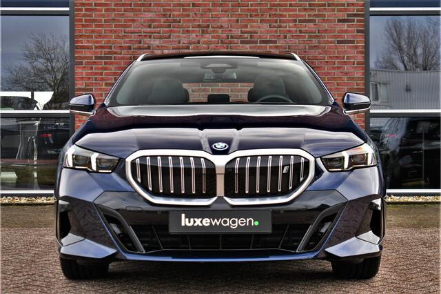 BMW i5 Touring eDrive40 M-Sport Pano Adp-demping B&W Comfzetel+Vent 20inch