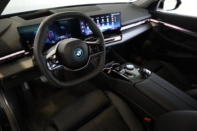 BMW i5 Sedan eDrive40 Elektrische Trekhaak | Stoelventilatie | Driving Assistant Plus | Harman Kardon