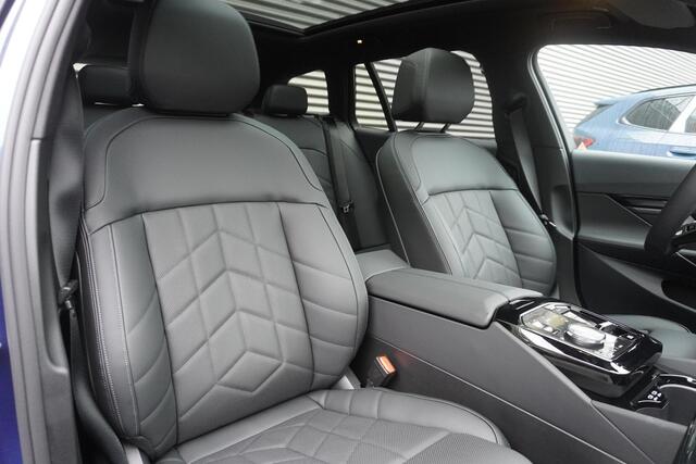 BMW i5 Touring eDrive40 M Sportpakket | Comfort Pack | Trekhaak met elektrisch wegklapbare kogel | Glazen panoramadak | Driving Assistant Professional | Harman-Kardon sound system