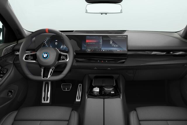 BMW i5 Sedan M60 xDrive 84 kWh | M Sportpakket Pro | Innovation Pack | Travel Pack | Comfort Pack | Trekhaak