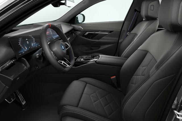 BMW i5 Sedan M60 xDrive 84 kWh | M Sportpakket Pro | Innovation Pack | Travel Pack | Comfort Pack | Trekhaak