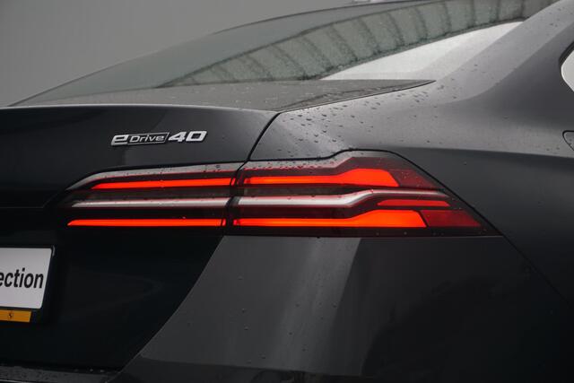 BMW i5 eDrive40 M Sport | Trekhaak / Panoramadak / Driving Assistant Professional / Parking Assistant Professional / Elektrische Comfortstoelen + Memory / Stoelventilatie / Head-up / Rondomzicht camera's