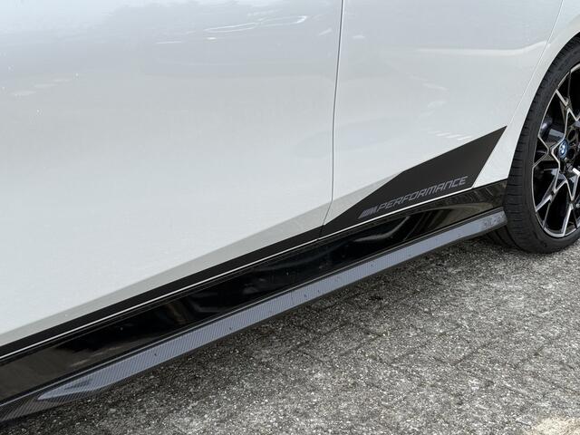 BMW i5 eDrive40 | M-Sport Pro | 21'' | M Performance carbon ext. | Harman/Kardon | Driv. Plus | Driv. Ass. | Getint glas | Adapt. LED | Stuur + stoelverw.